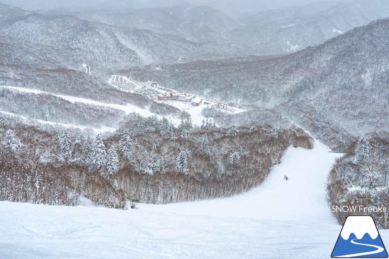 札幌国際スキー場｜オープン日からたった３日で全面滑走可能！広々ゲレンデで快適な初滑りを楽しみましょう♪そして、夜は『ARC'TERYX WINTER FILM TOUR SAPPORO』in サッポロファクトリー(^_-)-☆